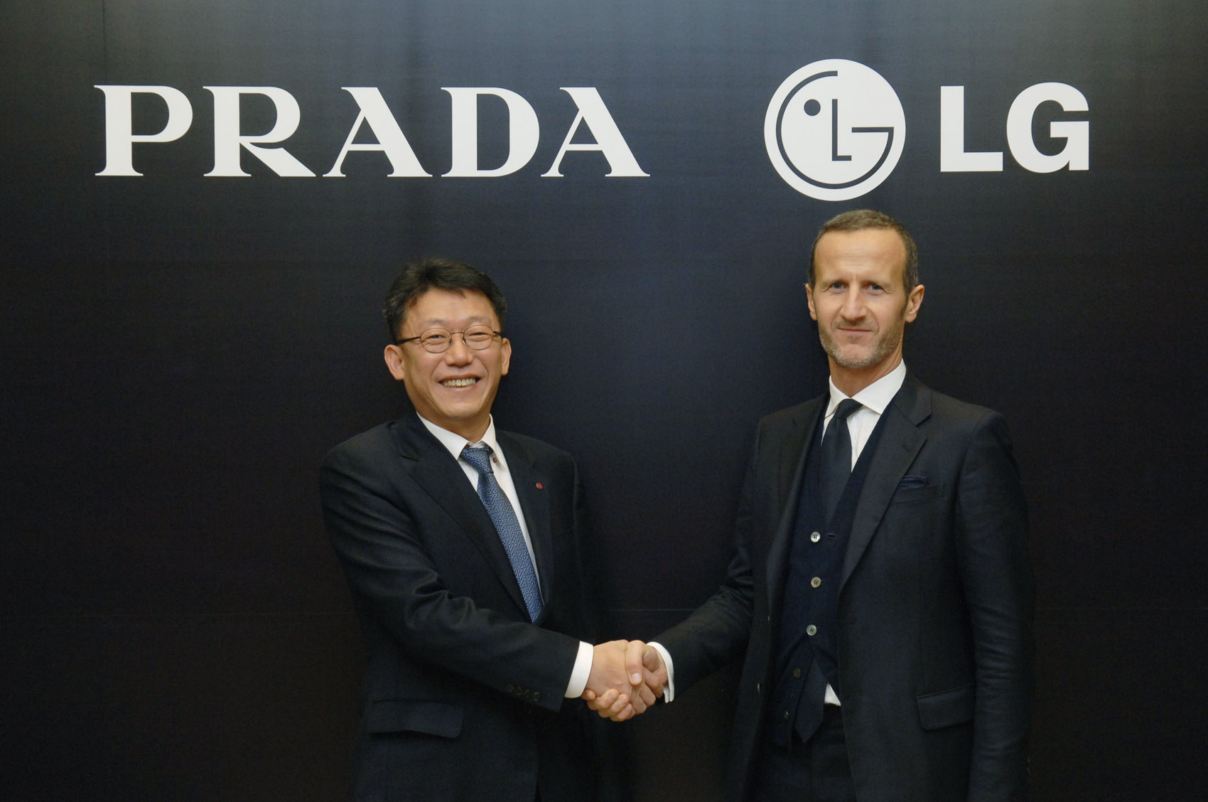Prada и LG укрепили партнерство