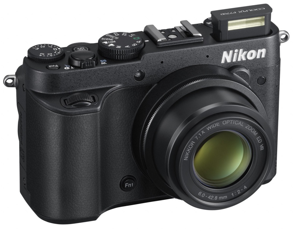 Компактный фотоаппарат Nikon COOLPIX P7700