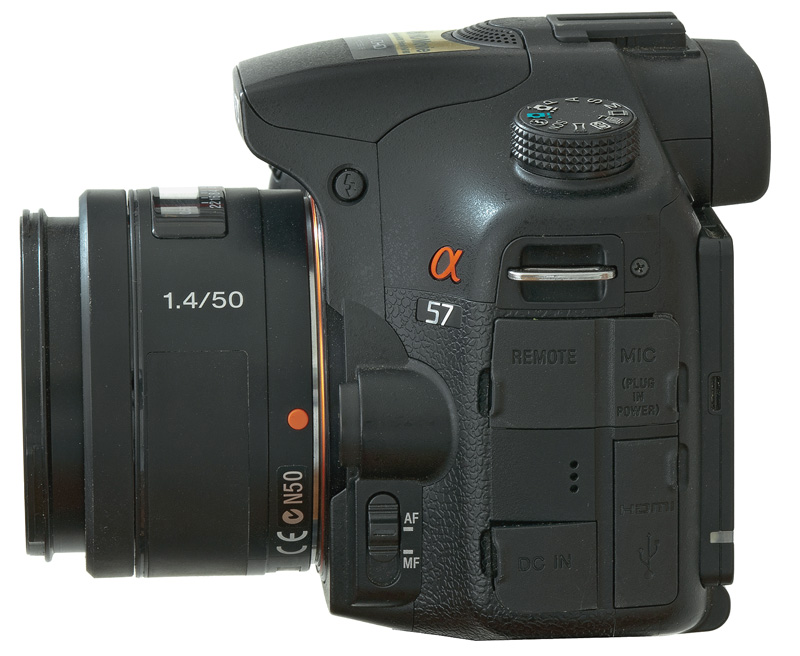 Тест зеркальный фотокамеры Sony SLT-A57 - вид сбоку