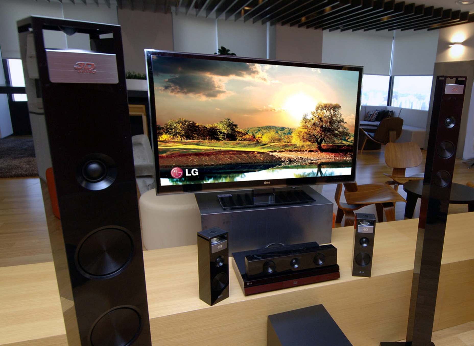 Телевизор lg динамик. LG 3d Blu-ray Home Theater. LG домашний кинотеатр 3d Smart TV. Blu ray Home Theater LG 3d Disc. LG домашний кинотеатр 9.1.