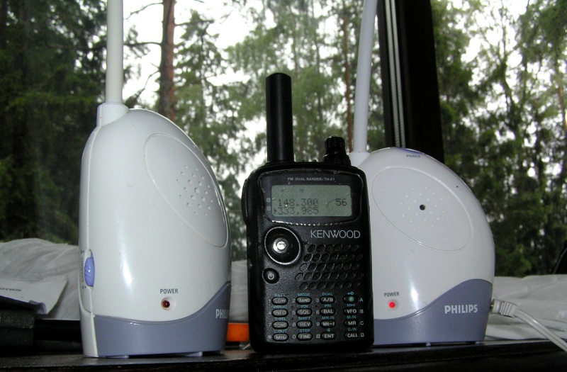 Радионяня Philips-Avent SBC 470 и рация Kenwood TH-F7