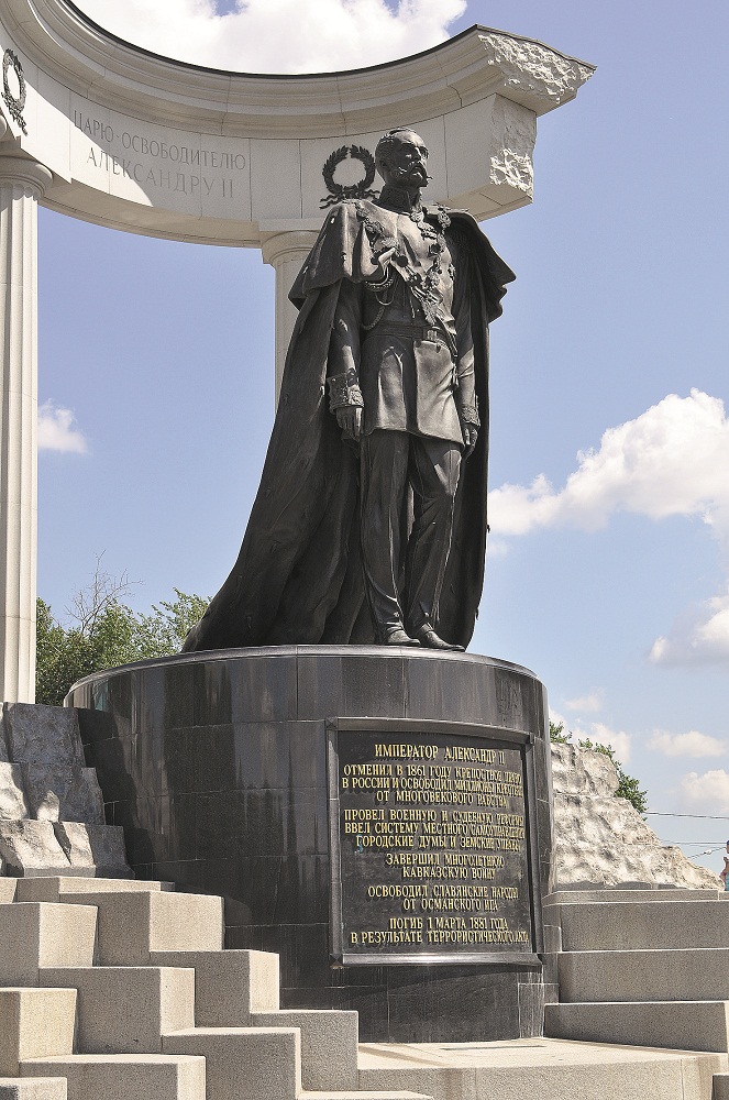 памятник Александру Второму
