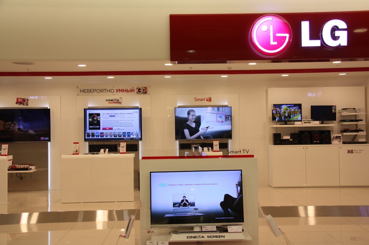 Телевизоры в новом магазине LG Electronics в Москве