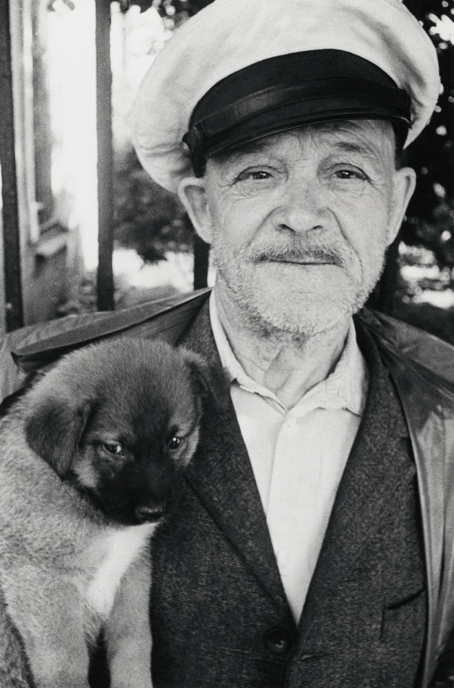 Продавец щенка. 1972