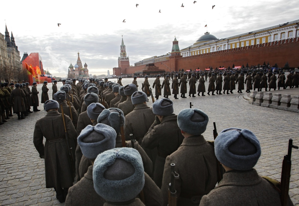 Парад в честь 7 Ноября на Красной площади. 2011 г.