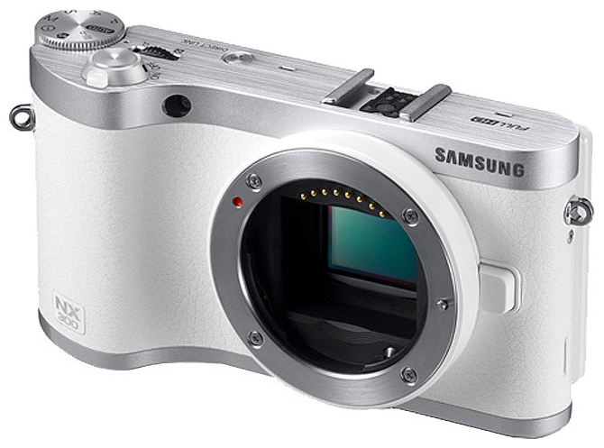 Беззеркальная фотокамера Samsung NX300 - корпус