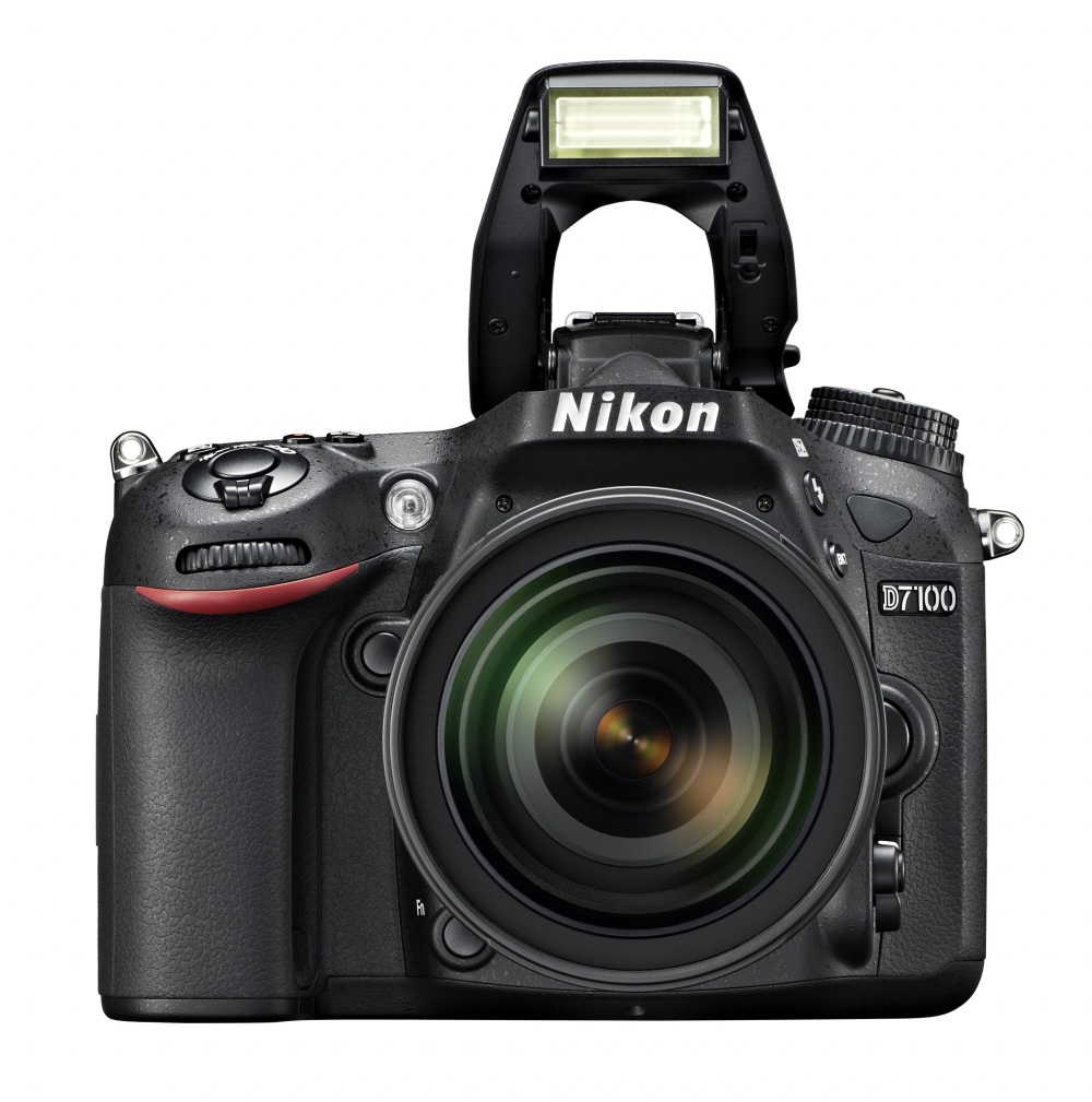 Зеркальная фотокамера Nikon D7100 - вид прямо