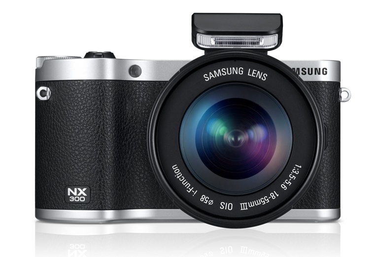 Беззеркальная фотокамера Samsung NX300 - в профиль