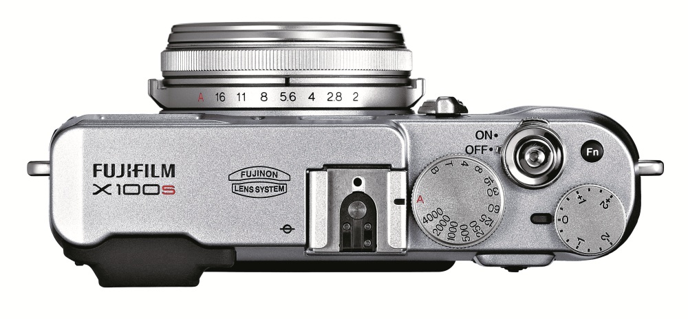 Компактная фотокамера FUJIFILM FinePix X100S вид снизу
