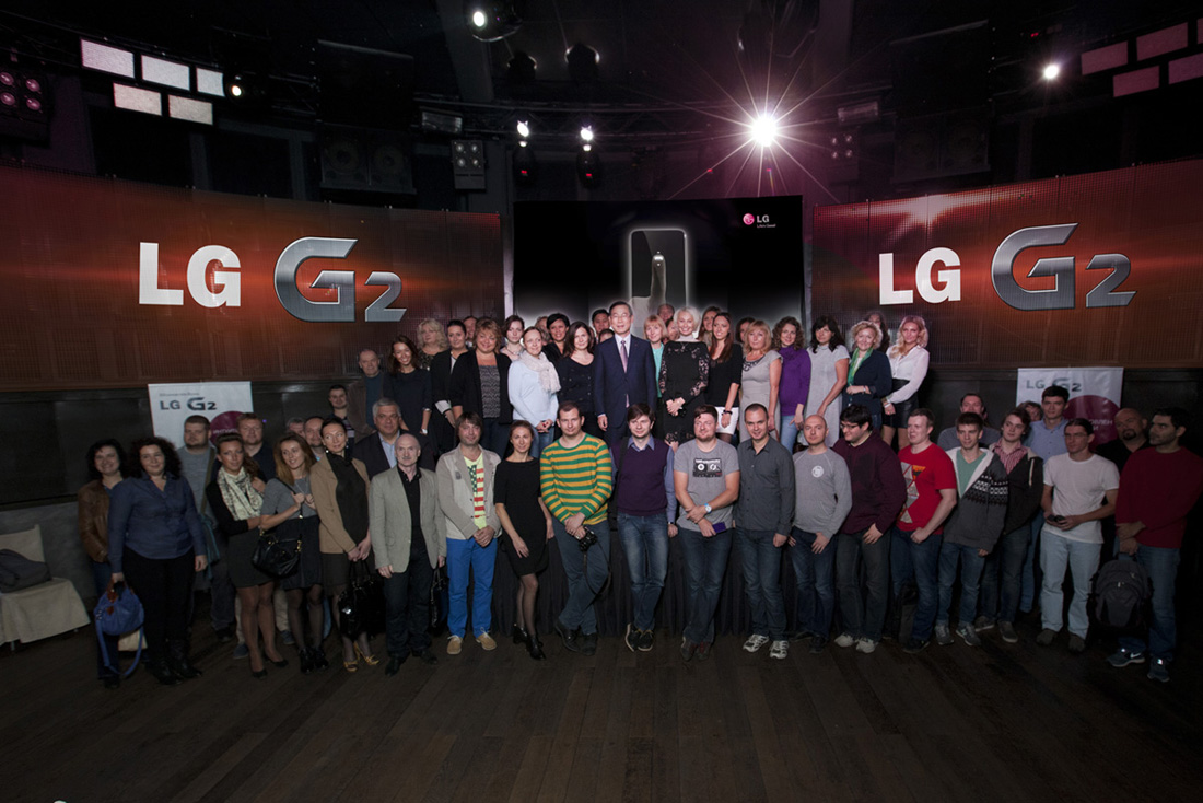 Компания LG Electronics представила  флагманский смартфон LG G2 в России