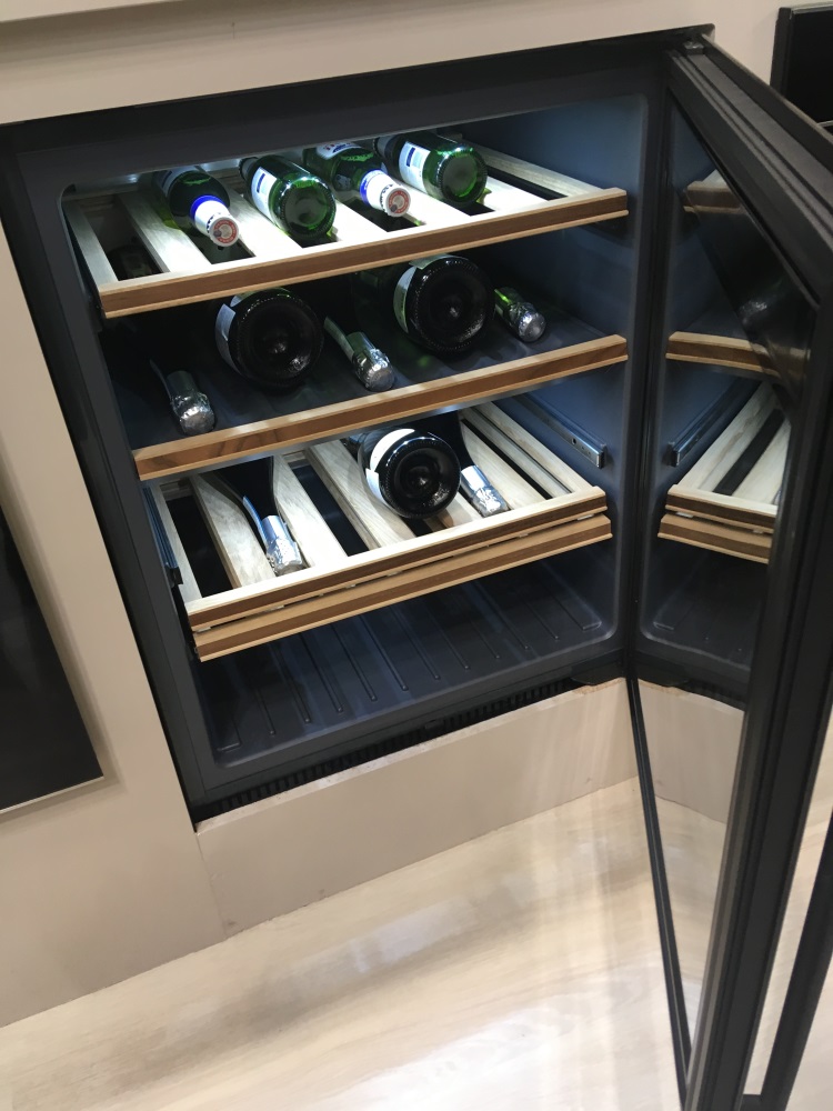 Встраиваемые винные шкафы 45см и 82 см